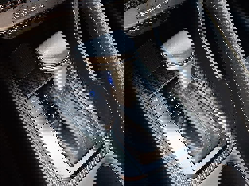 Used 2025 Hyundai Elantra Sport image 14