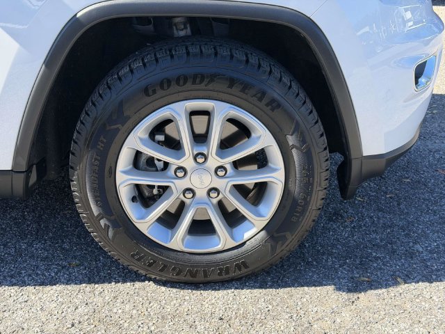 Certified 2021 Jeep Grand Cherokee Laredo AWD/4WD image 11