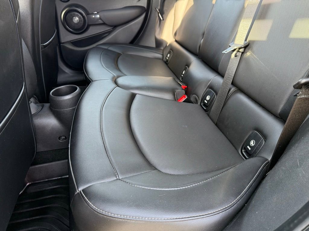 Used 2015 MINI Cooper 4-Door Hardtop image 21