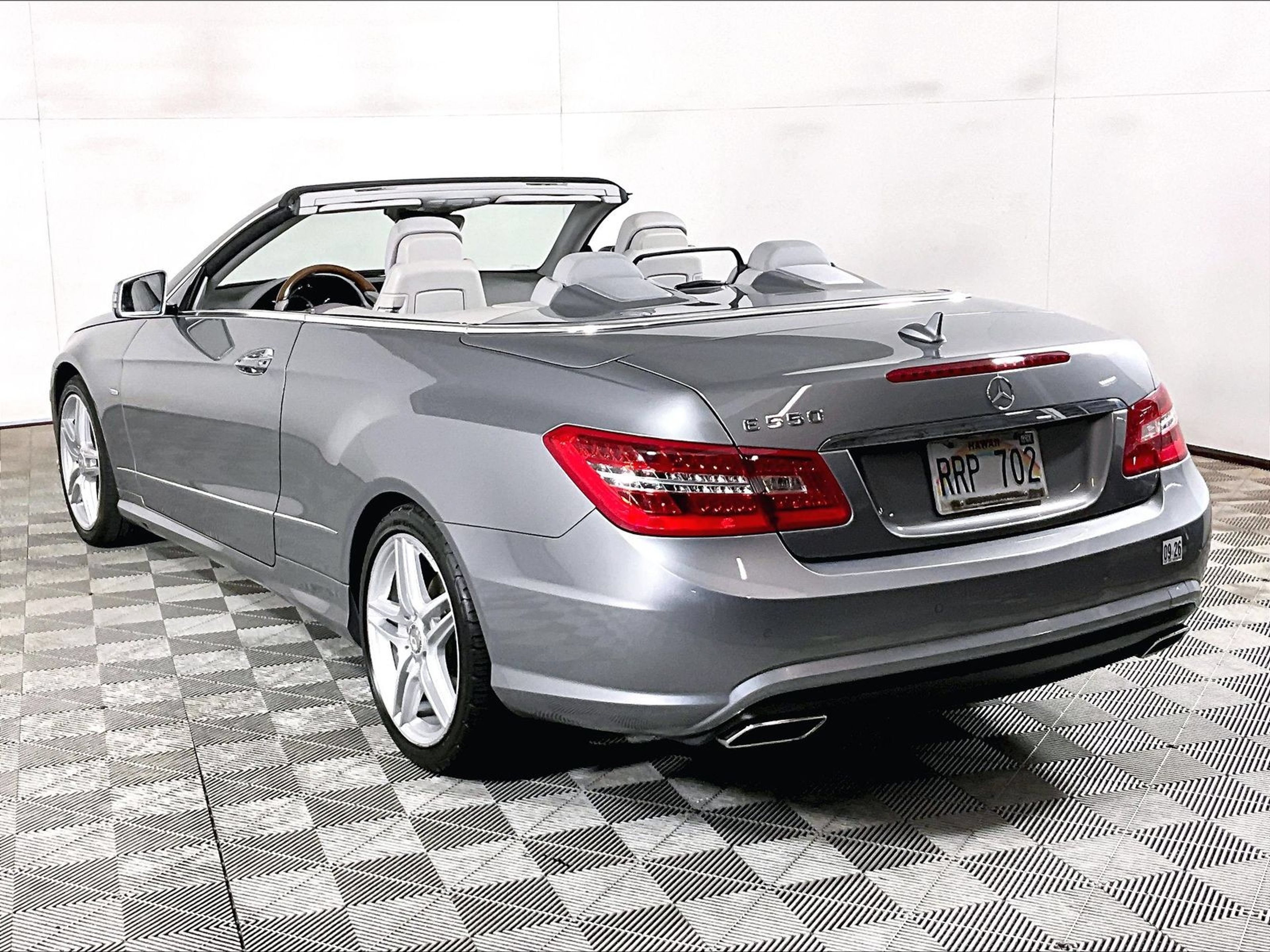 Used 2012 Mercedes-Benz E 550 Cabriolet image 3