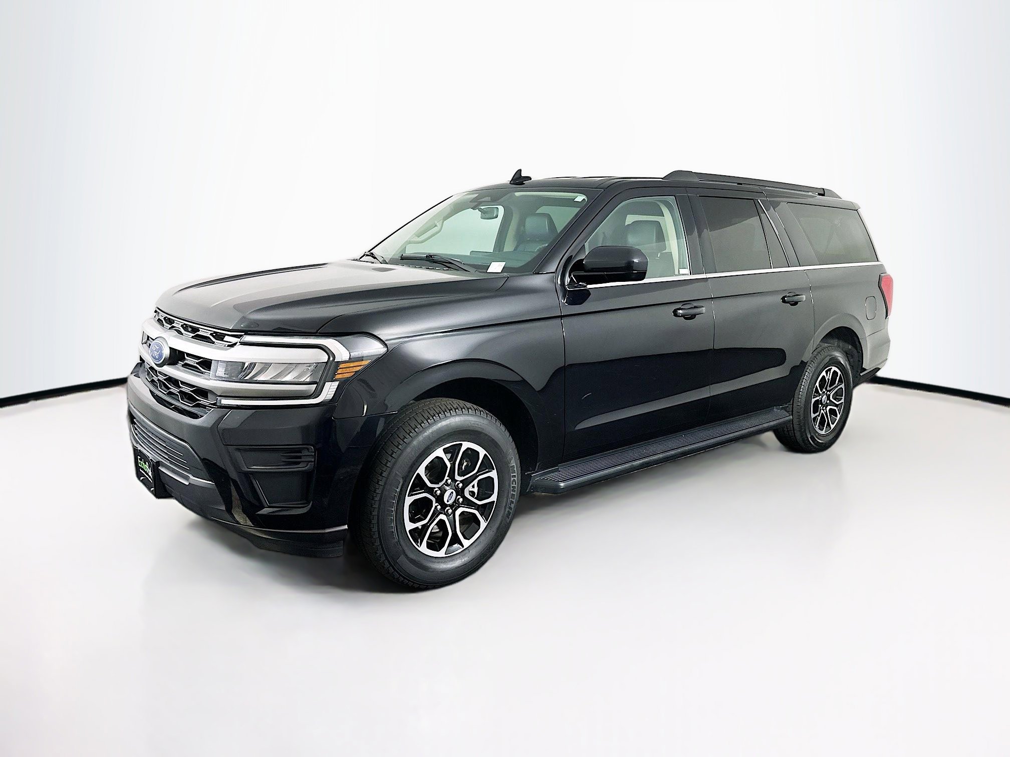 Used 2024 Ford Expedition Max XLT image 3