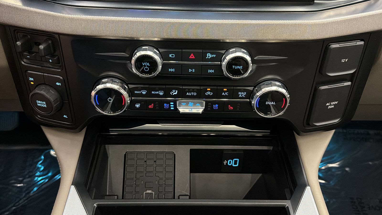 Used 2026 Ford F450 Platinum w/ Platinum Plus Package AWD/4WD image 25
