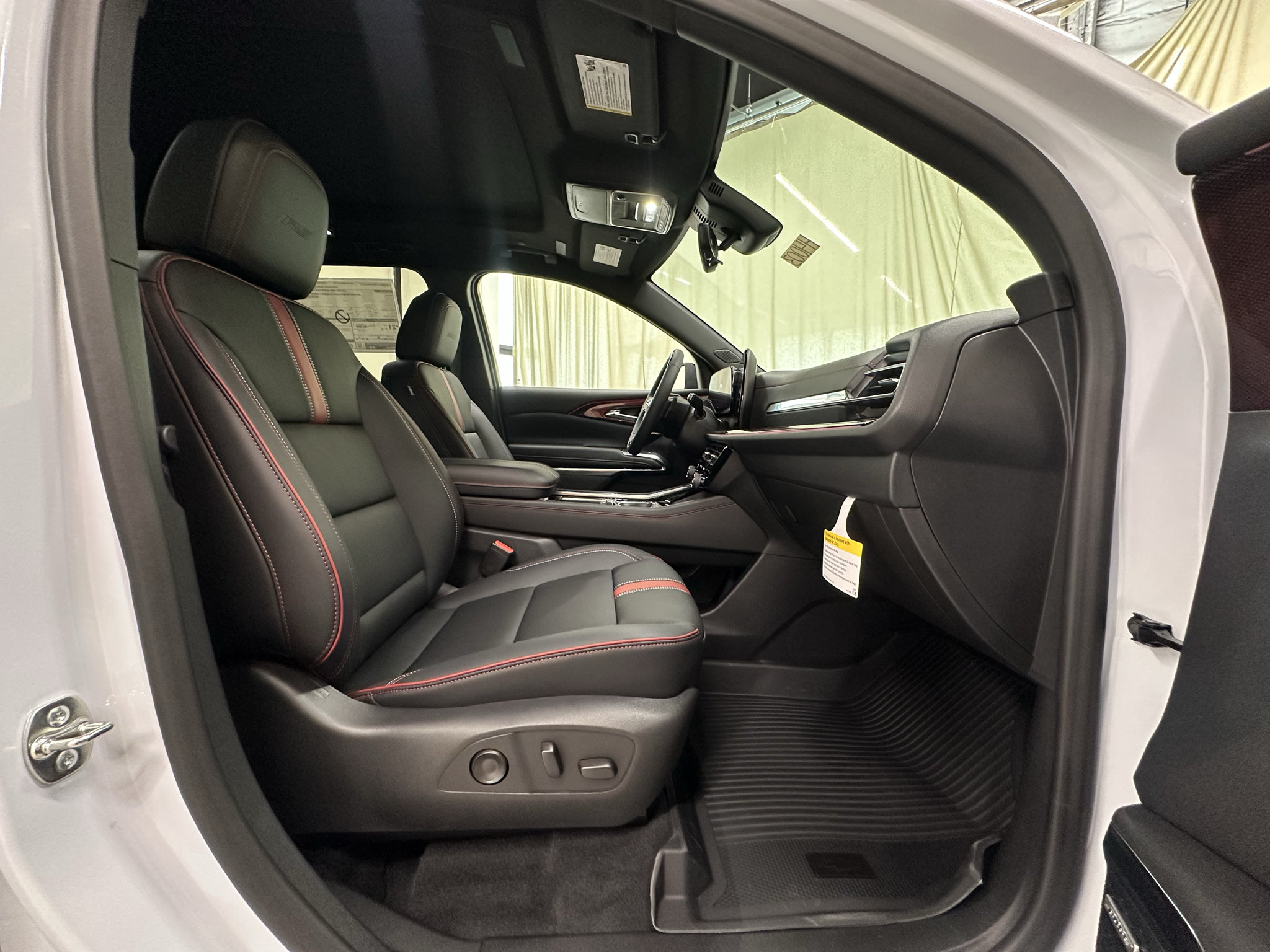 New 2027 Chevrolet Traverse RS w/ LPO, Floor Liner Package AWD/4WD image 23