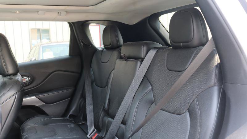 Used 2021 Jeep Cherokee Limited w/ Elite Package AWD/4WD image 21
