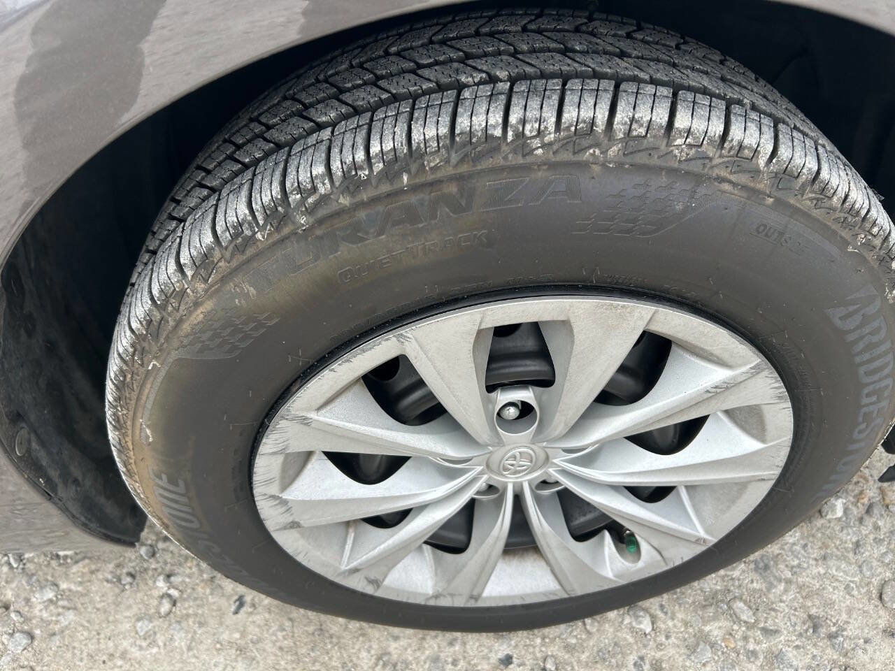 Used 2016 Toyota Camry LE image 12