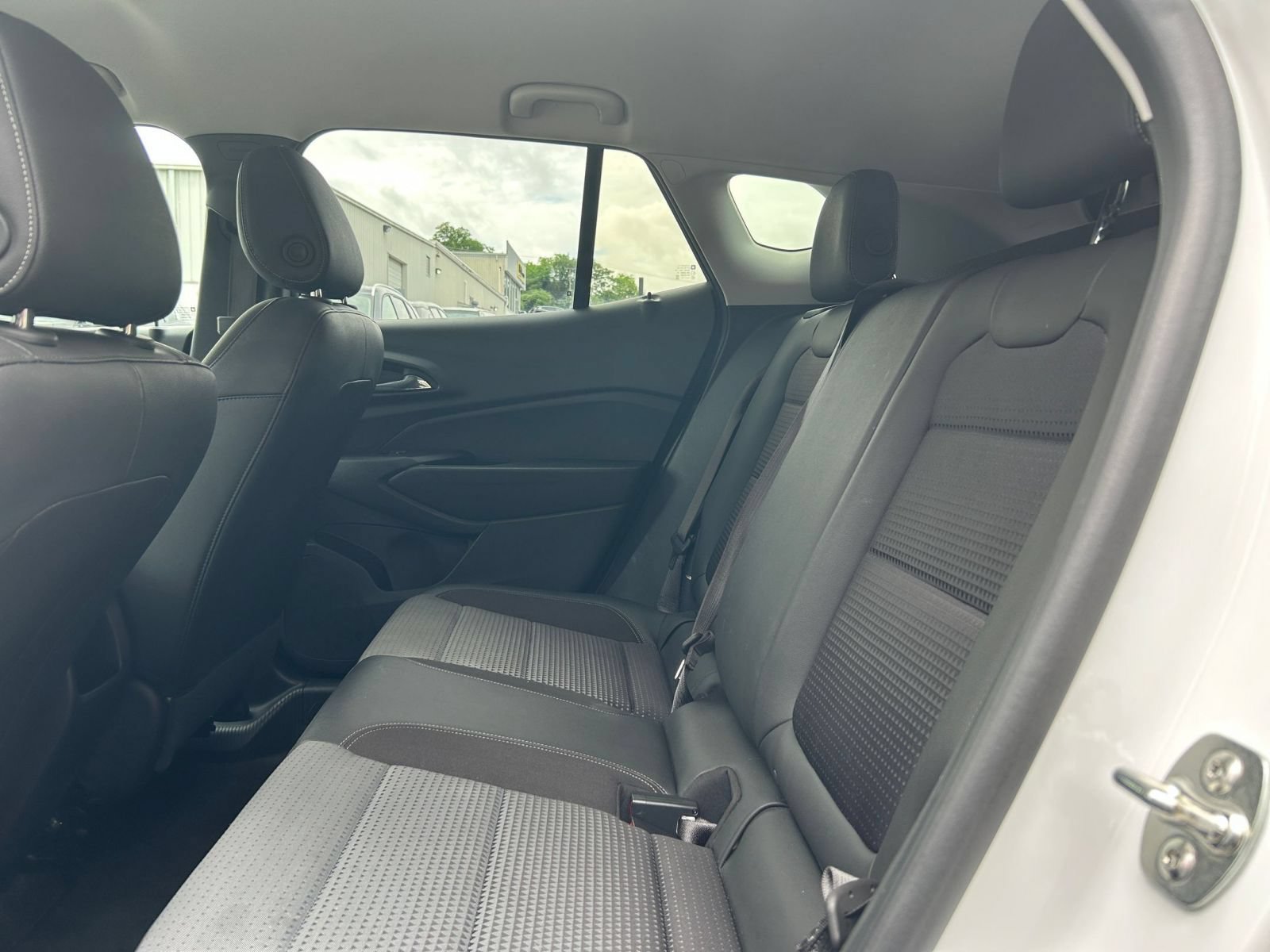 Used 2025 Chevrolet Trax LT FWD image 21