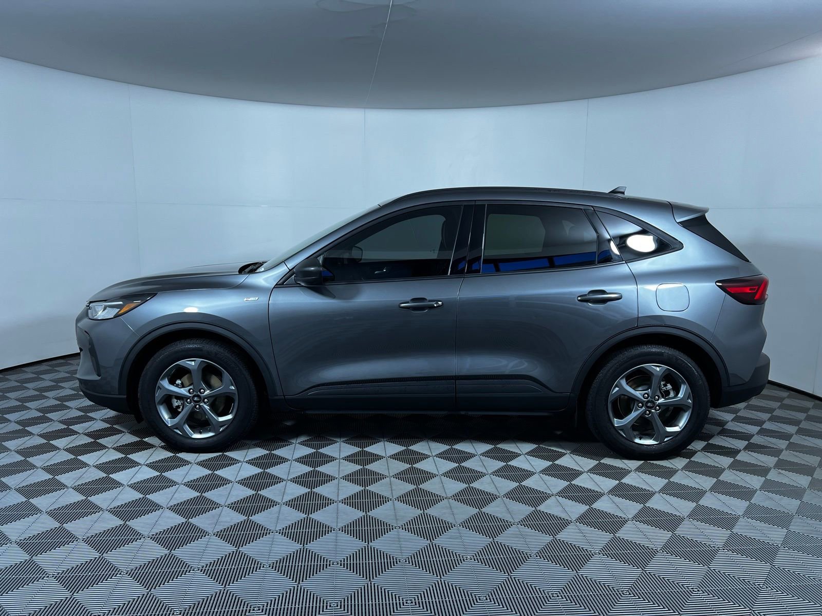 Used 2025 Ford Escape ST-Line w/ Equipment Group 301A image 8