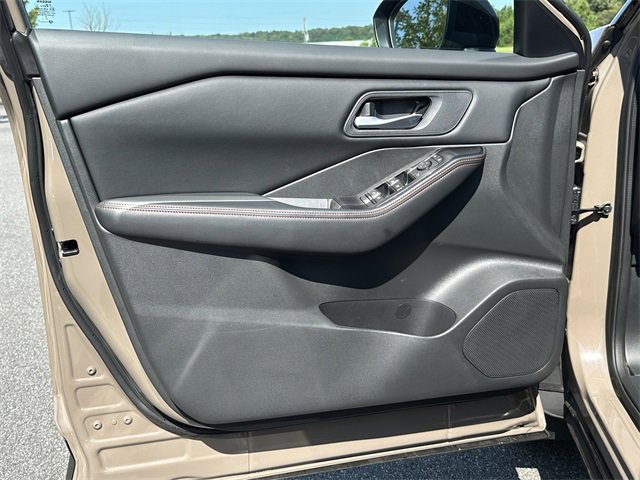 Certified 2025 Nissan Rogue SV image 11