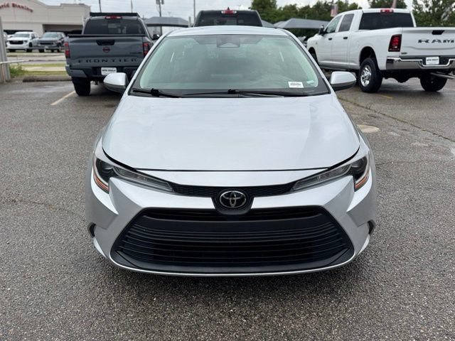 Used 2024 Toyota Corolla LE FWD image 2