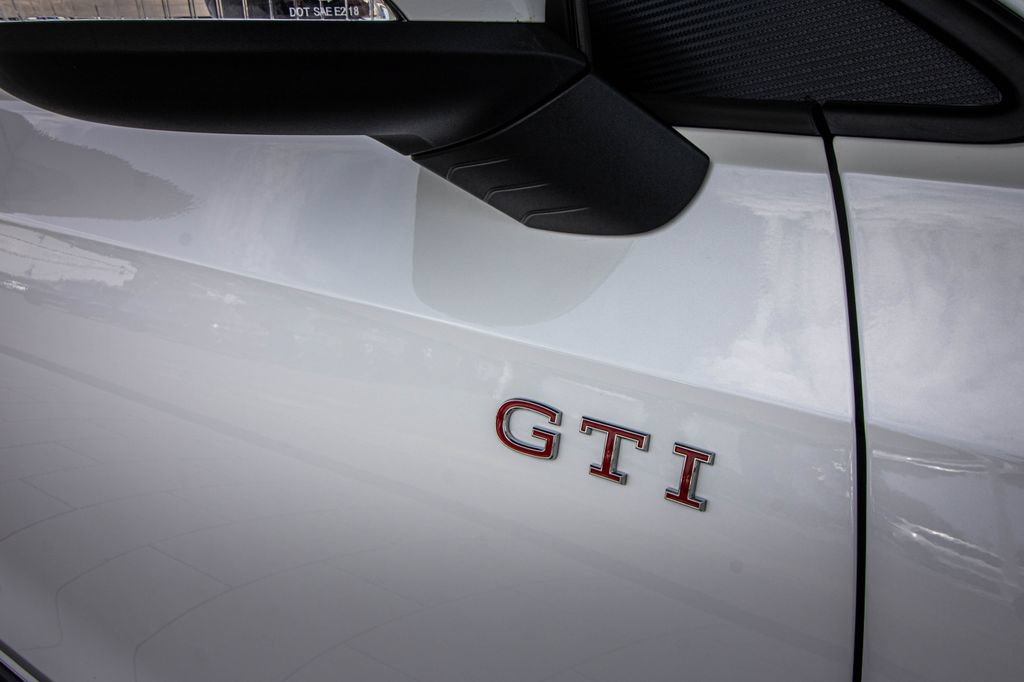Used 2025 Volkswagen GTI SE FWD image 4