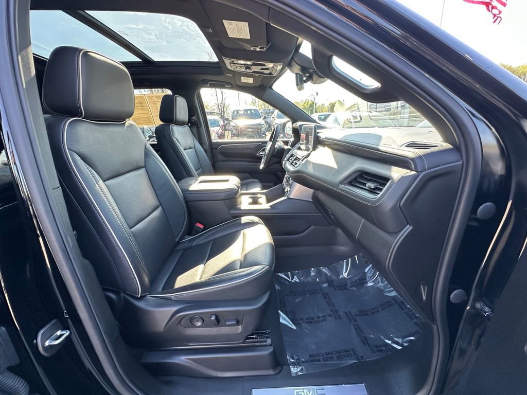 Used 2023 GMC Yukon SLT w/ SLT Luxury Package image 30