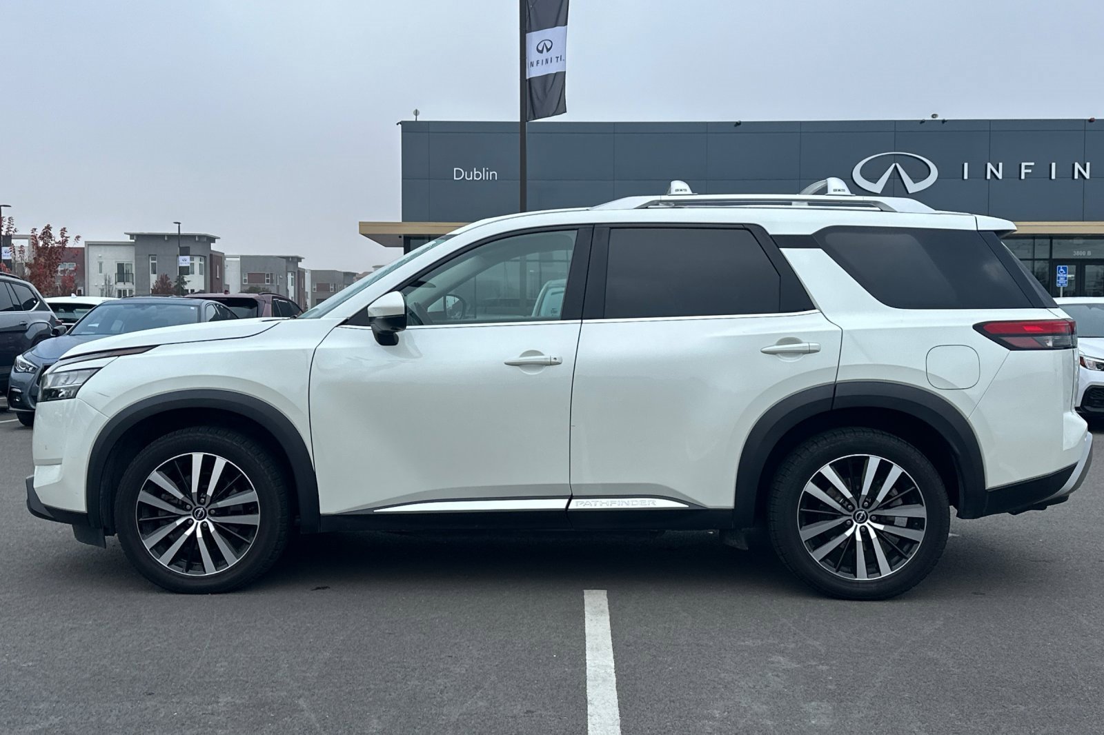 Used 2023 Nissan Pathfinder Platinum image 7