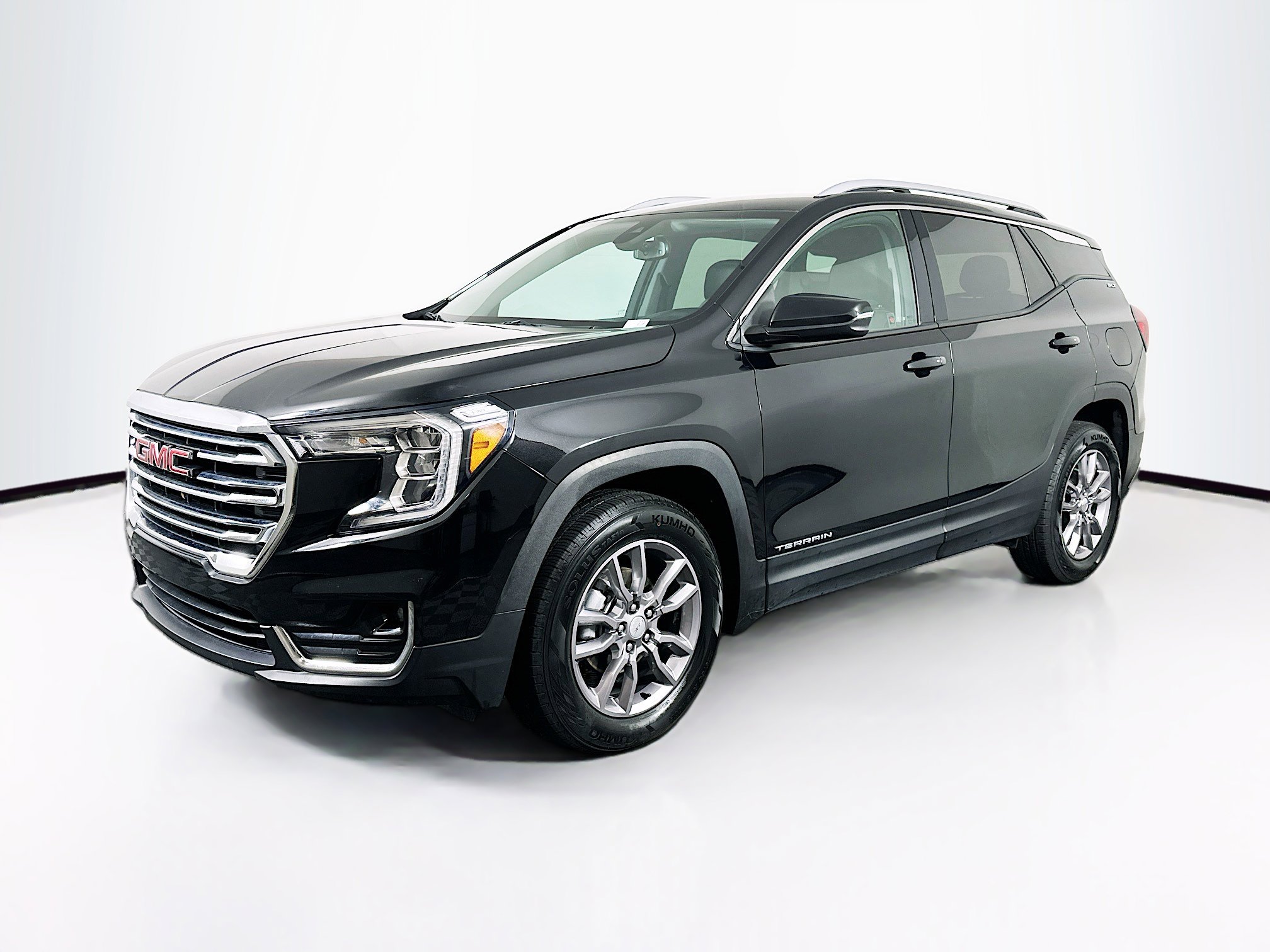 Used 2024 GMC Terrain SLT image 3