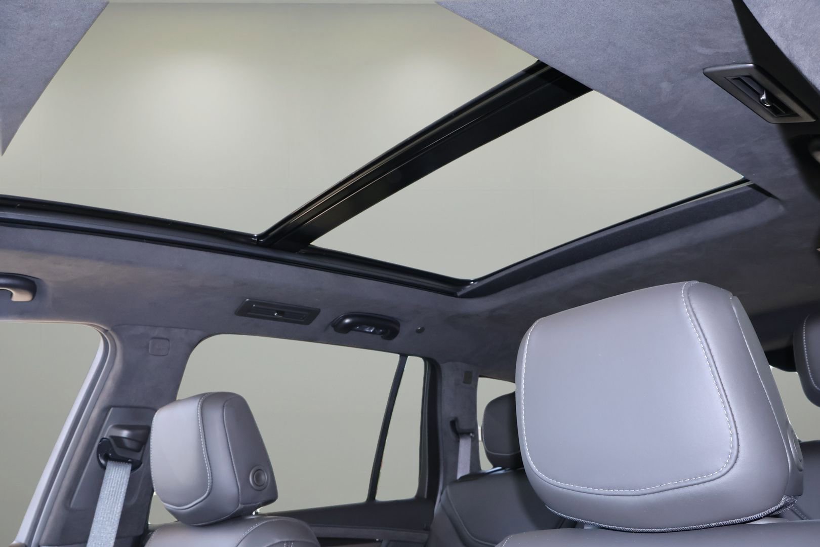 Certified 2025 Cadillac XT6 Premium Luxury w/ Platinum Package image 30