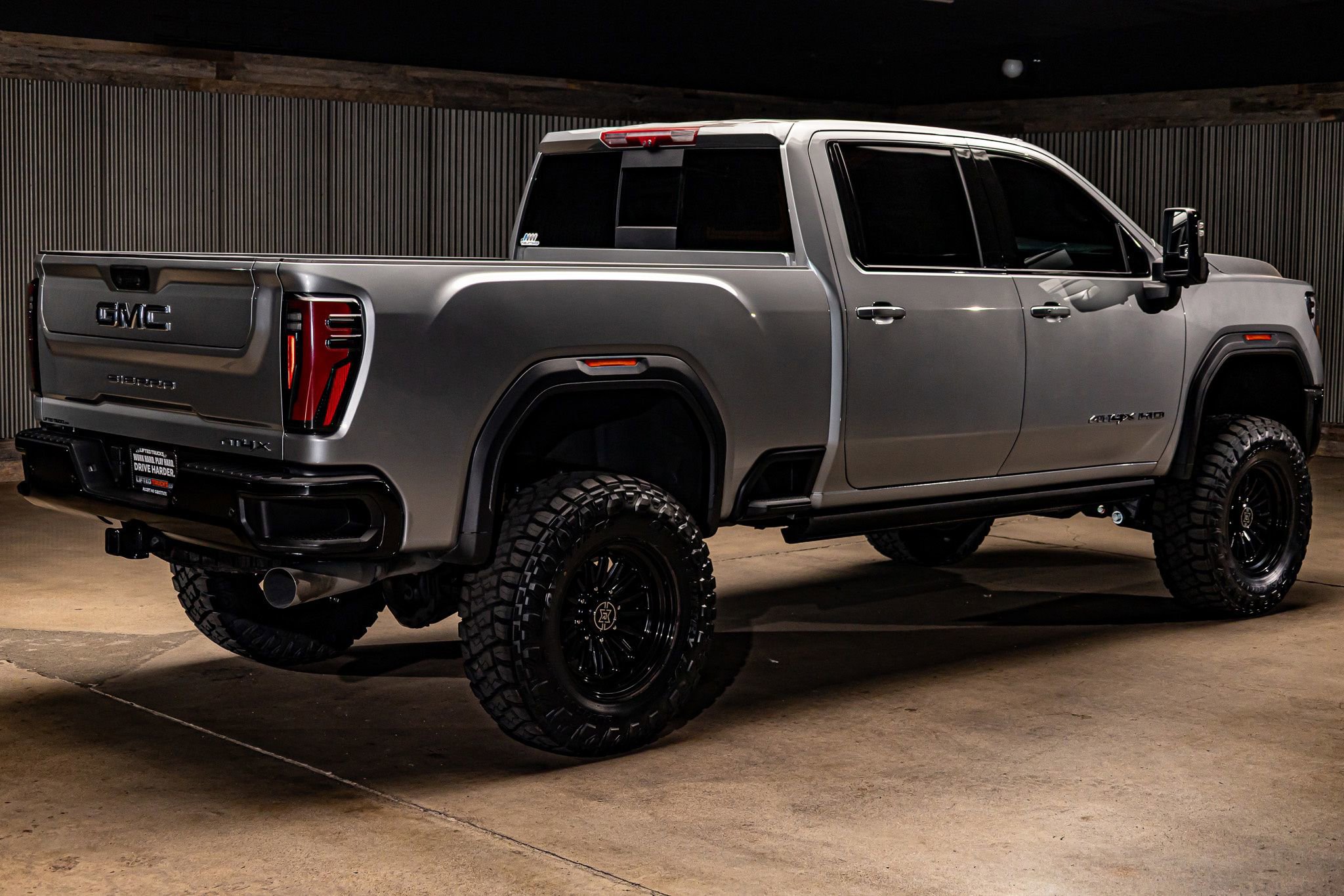 Used 2025 GMC Sierra 2500 AT4X image 10