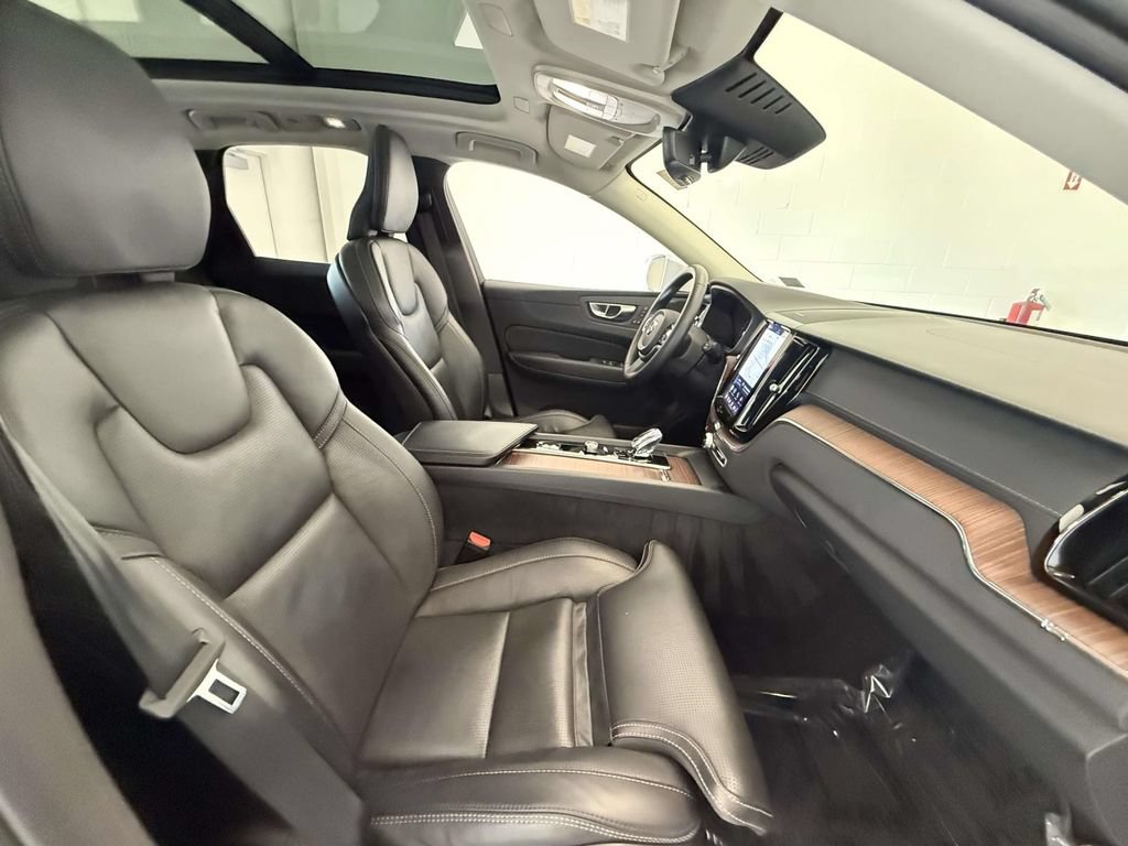 Used 2023 Volvo XC60 T8 Ultimate w/ Climate Package AWD/4WD image 14