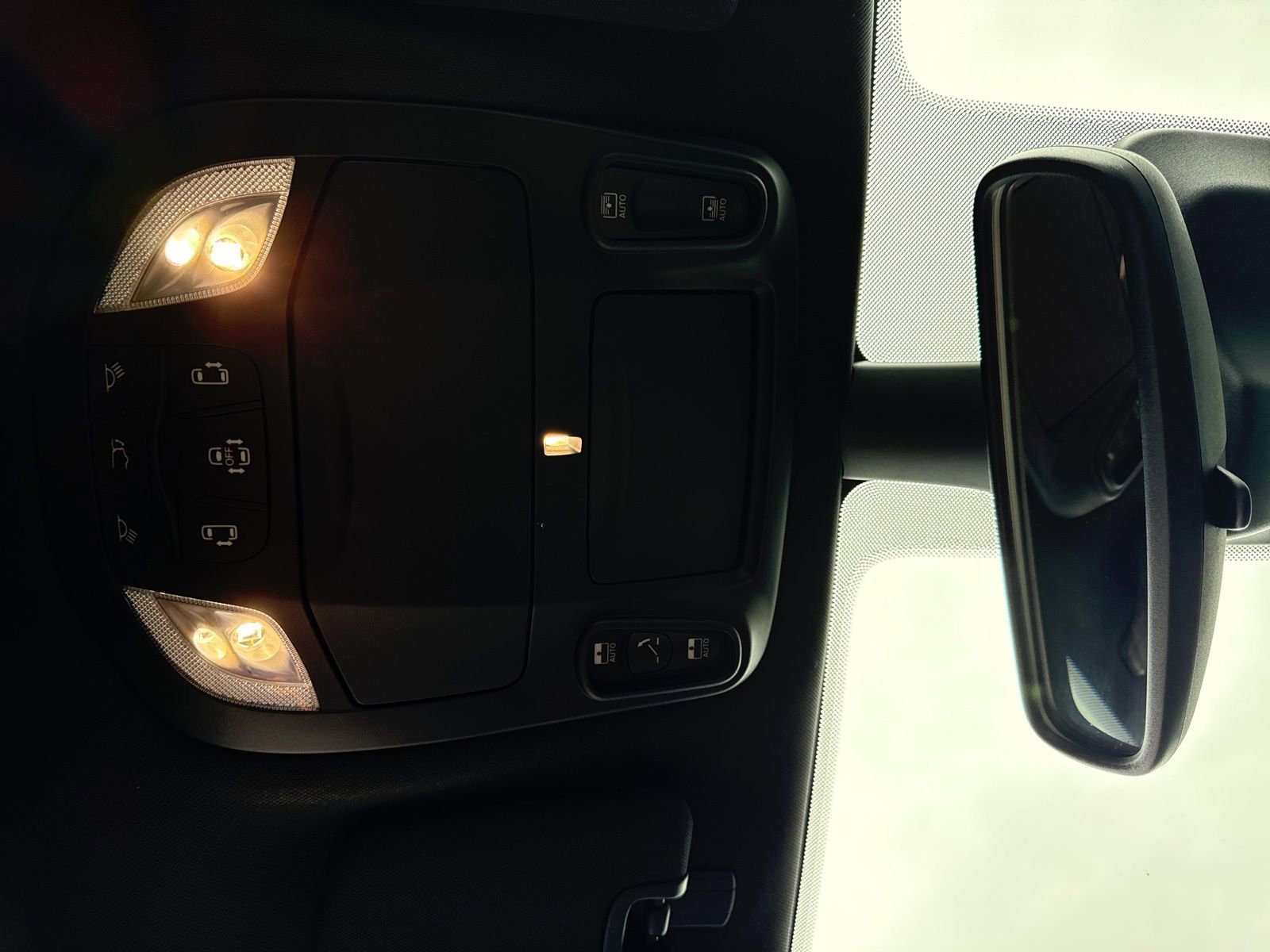 Used 2023 Chrysler Pacifica Touring-L w/ S Appearance Package image 30