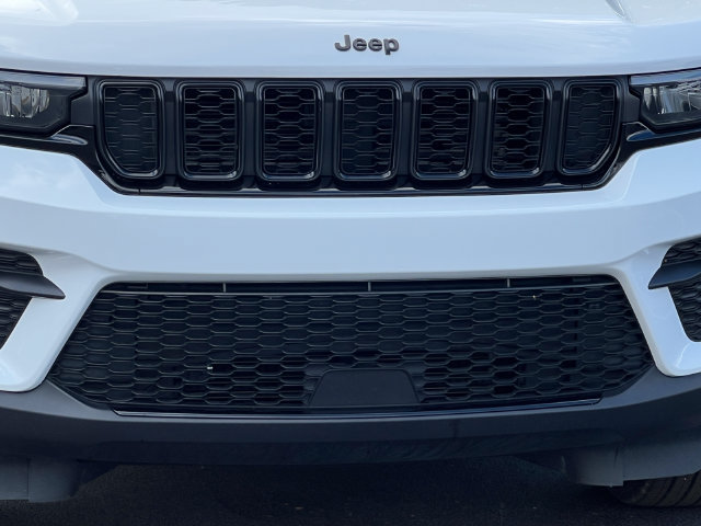 Used 2024 Jeep Grand Cherokee Altitude AWD/4WD image 39