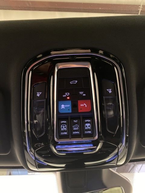 Used 2022 Jeep Grand Cherokee Overland w/ Luxury Tech Group IV image 18