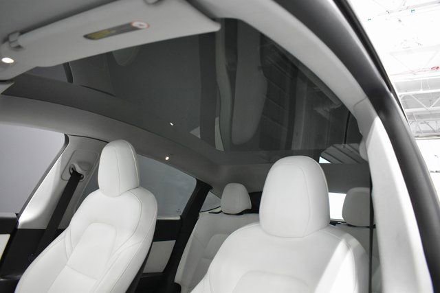Used 2021 Tesla Model Y Long Range image 17