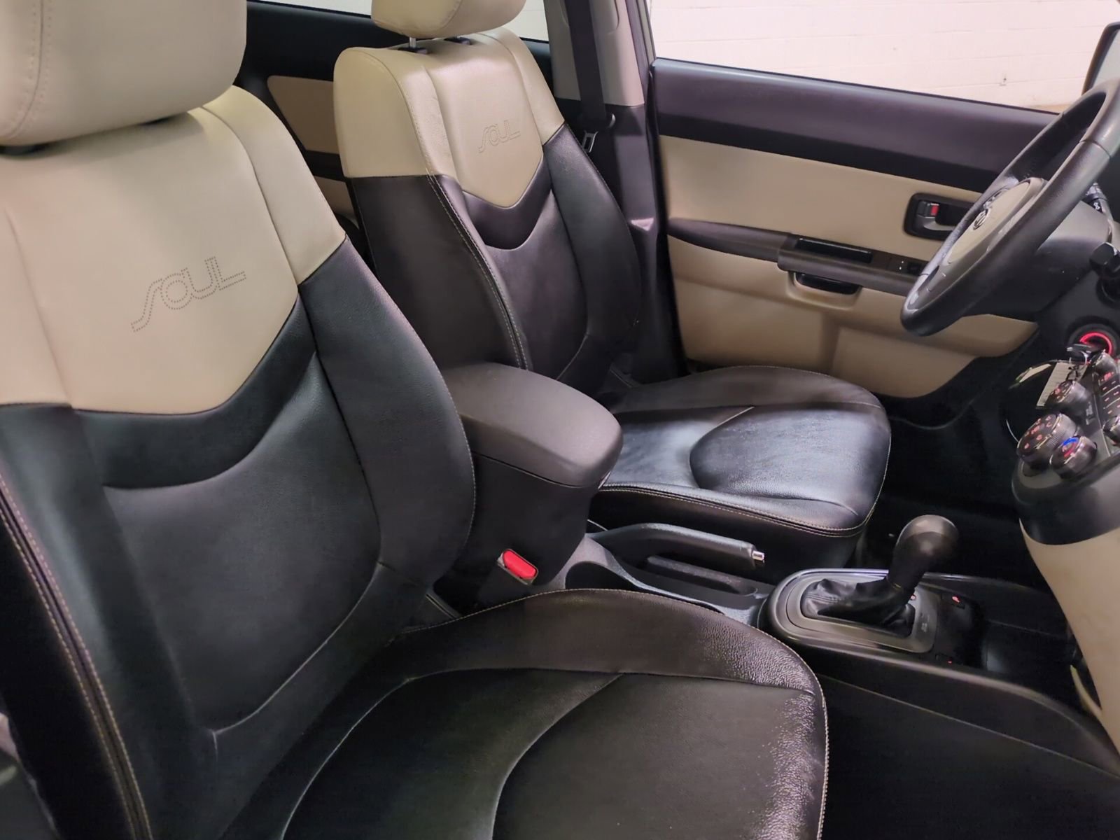 Used 2011 Kia Soul ! w/ Premium Pkg image 11