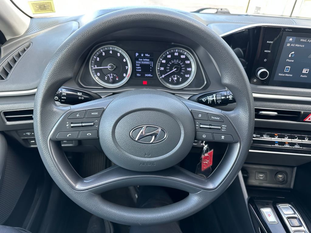 Used 2021 Hyundai Sonata SE w/ Preferred Accessory Package FWD image 2