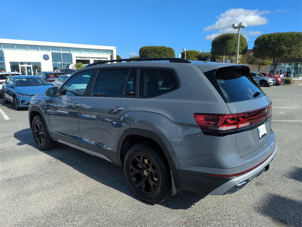 New 2026 Volkswagen Atlas Peak Edition image 9