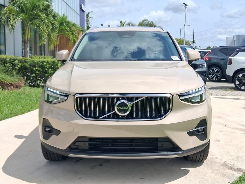 Used 2025 Volvo XC40 B5 Ultra w/ Protection Package AWD/4WD video 2