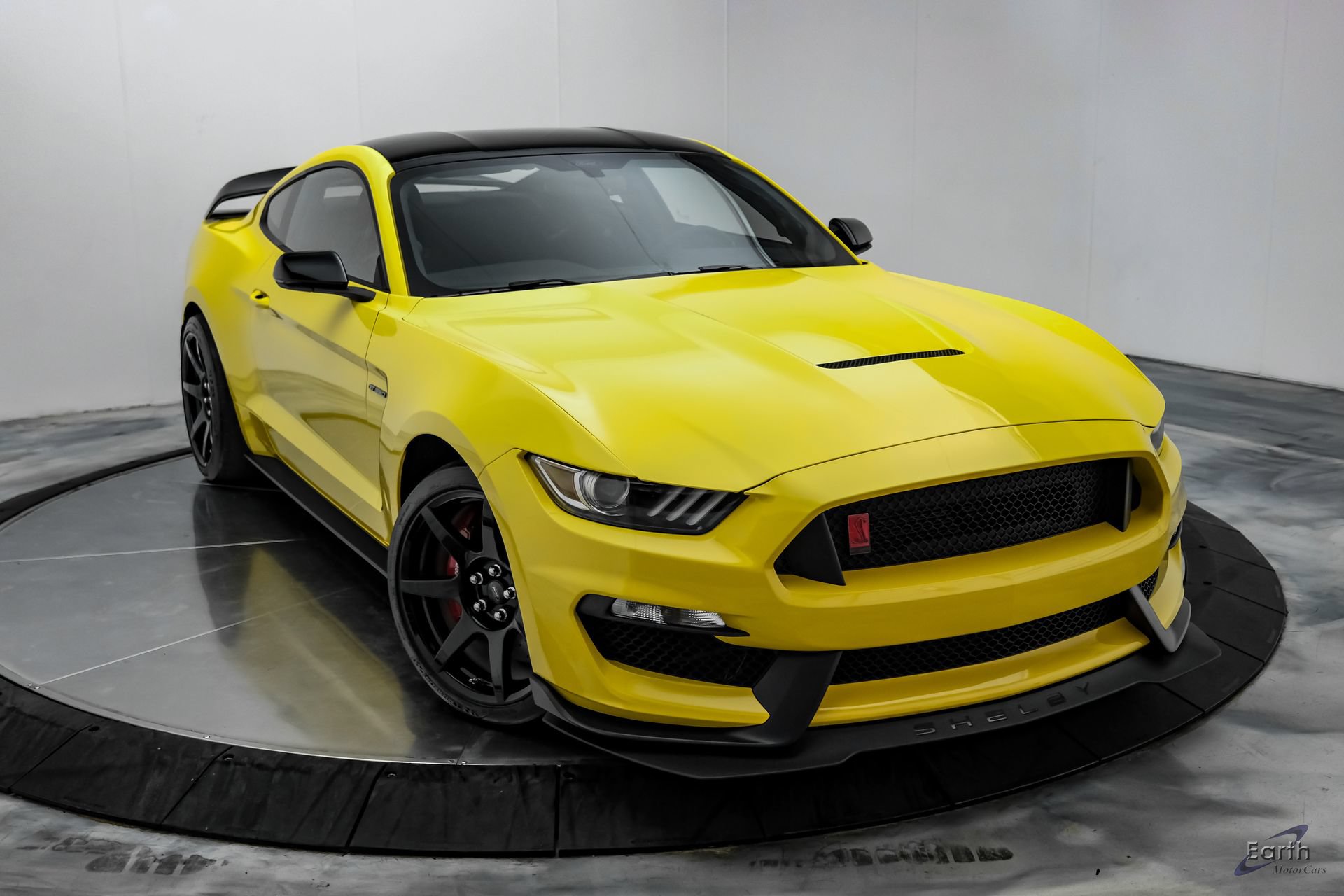 Used 2017 Ford Mustang Shelby GT350R w/ GT350R Equipment Group 920A RWD image 24