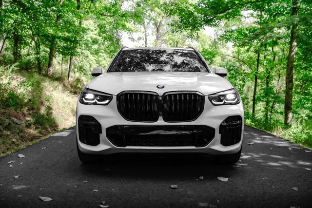 Used 2022 BMW X5 xDrive40i w/ M Sport Package AWD/4WD image 7