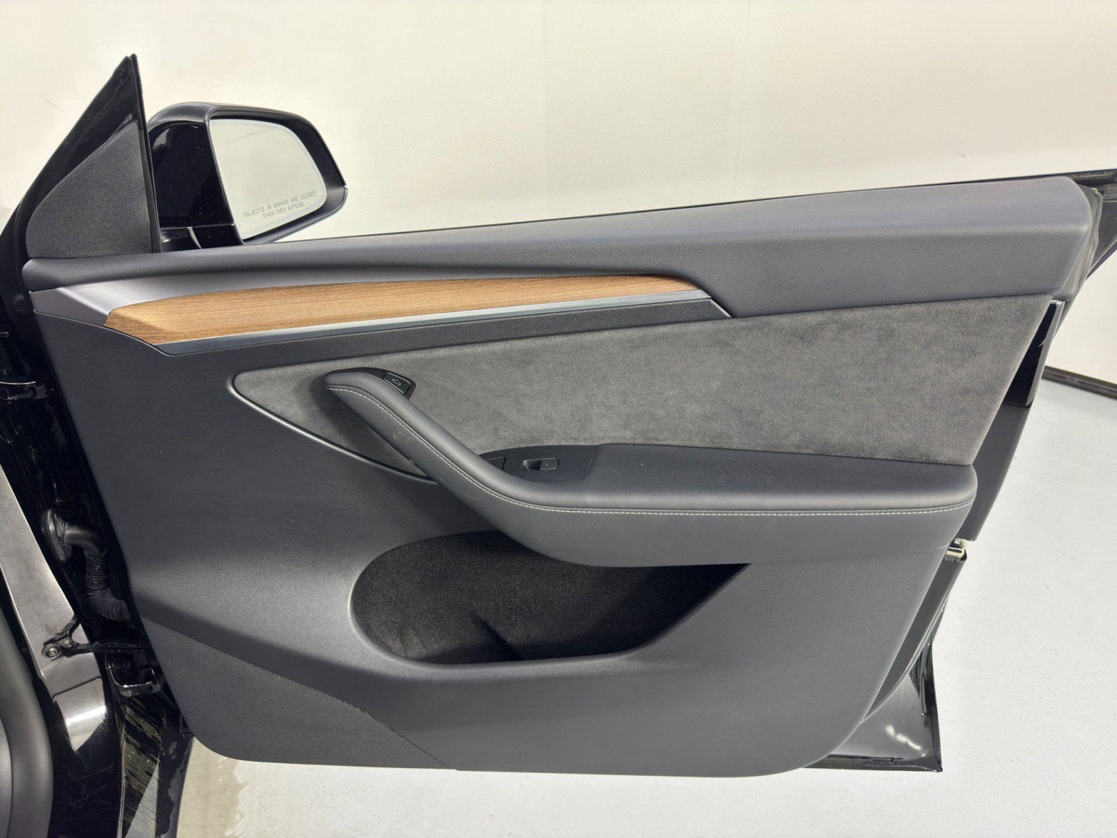 Used 2024 Tesla Model Y 2WD image 44