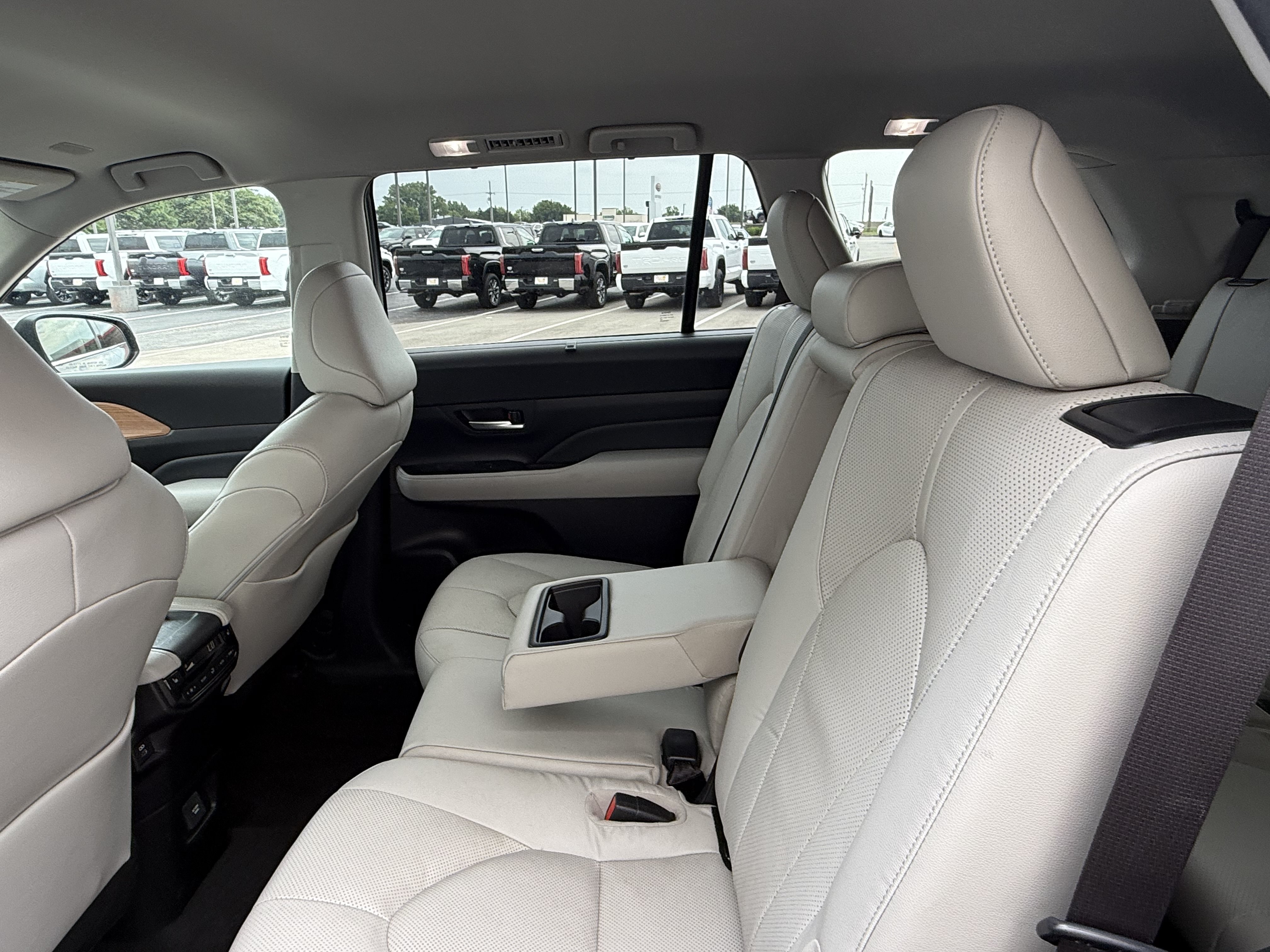 Certified 2024 Toyota Grand Highlander AWD image 35