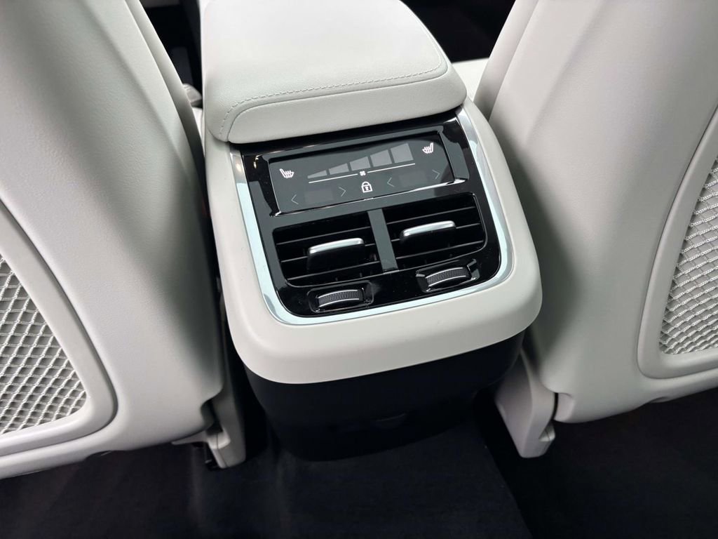 New 2026 Volvo XC60 B5 Ultra w/ Protection Package Premier image 31