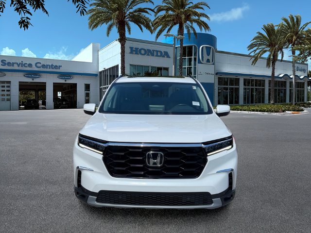 Used 2024 Honda Pilot Touring image 3