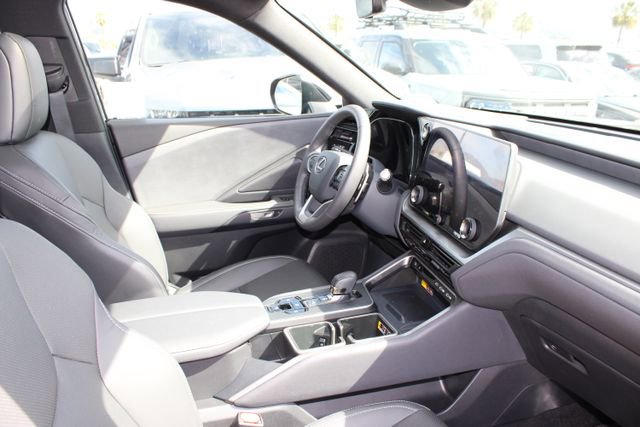 Certified 2025 Lexus TX 350 FWD w/ Technology Package image 5
