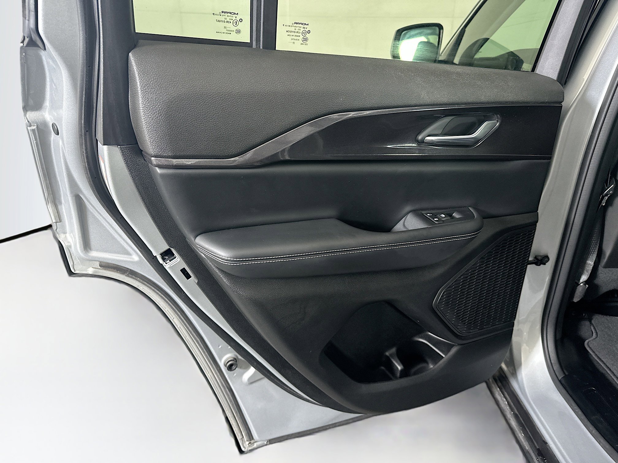 Used 2023 Jeep Grand Cherokee Laredo image 27