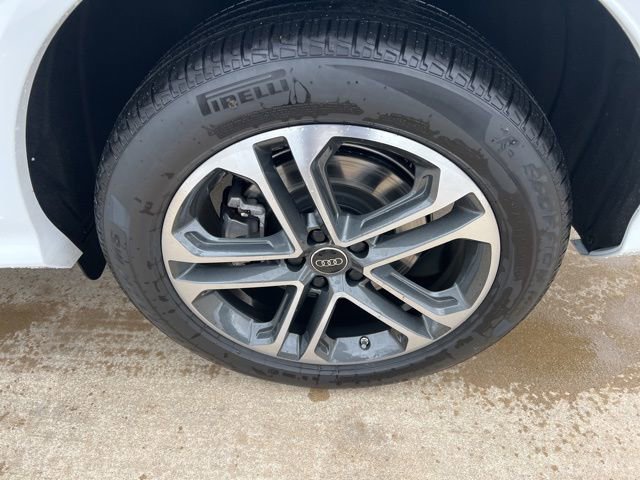 Used 2025 Audi Q5 Premium w/ Convenience Package image 11