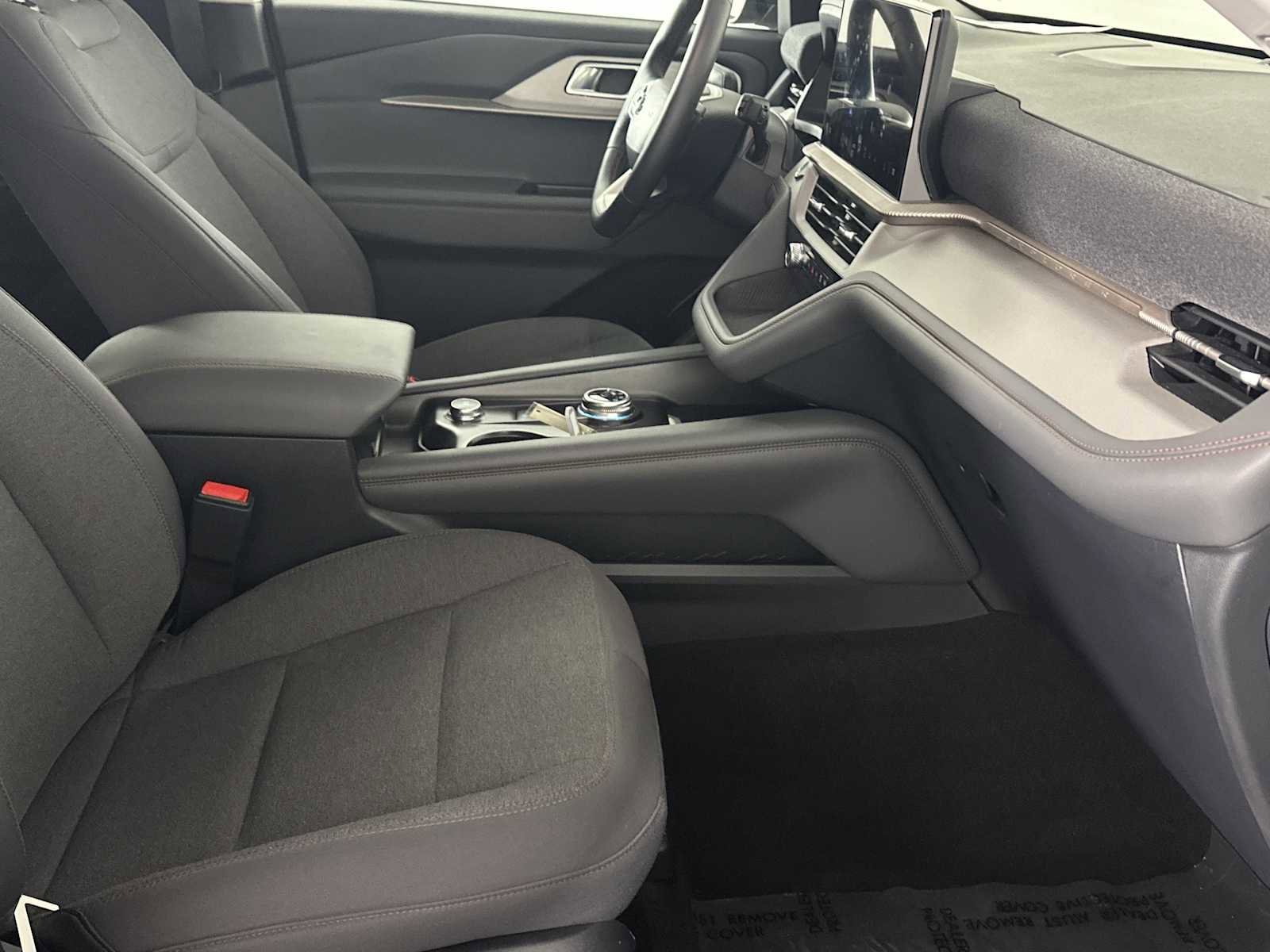 Used 2025 Ford Explorer Active image 13