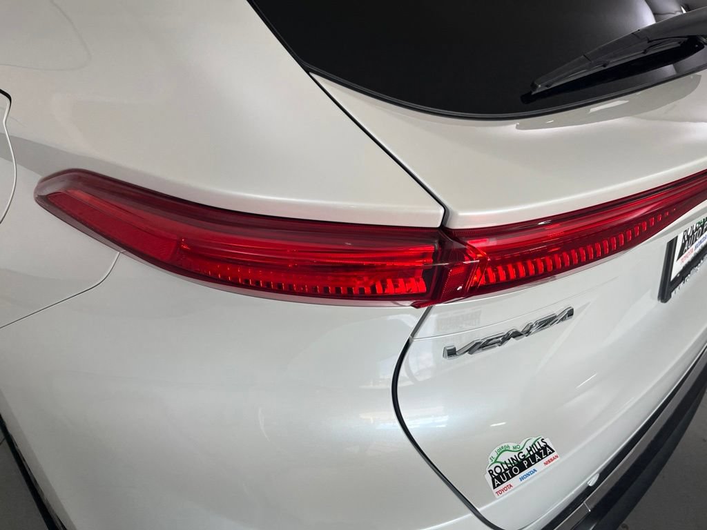 Used 2024 Toyota Venza Limited AWD/4WD image 43