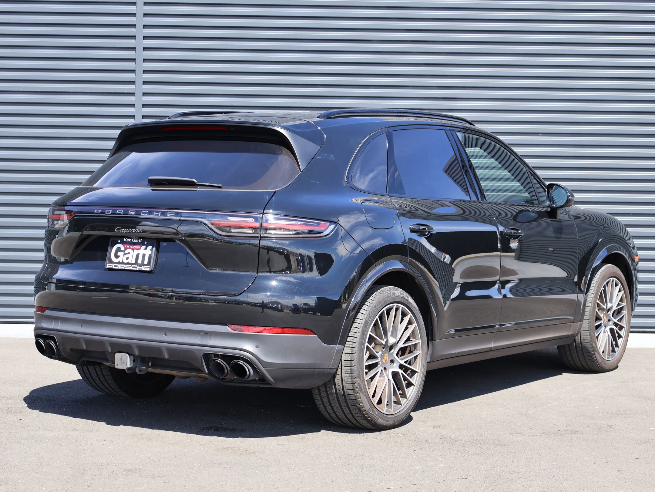 Used 2023 Porsche Cayenne Platinum Edition image 9