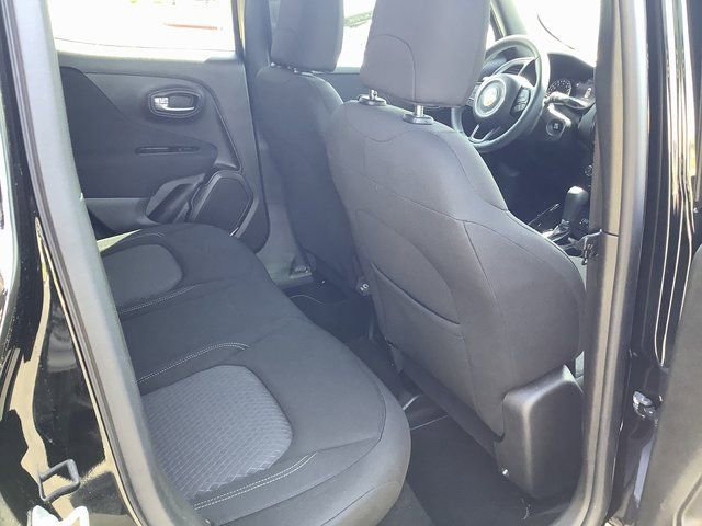 Used 2021 Jeep Renegade Latitude w/ Luxury Group II AWD/4WD image 31