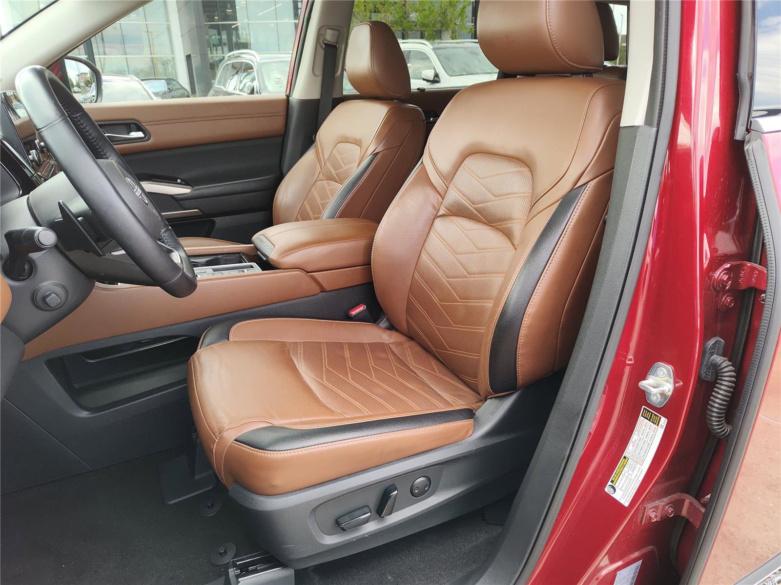 Used 2024 Nissan Pathfinder Platinum w/ Cargo Package image 18