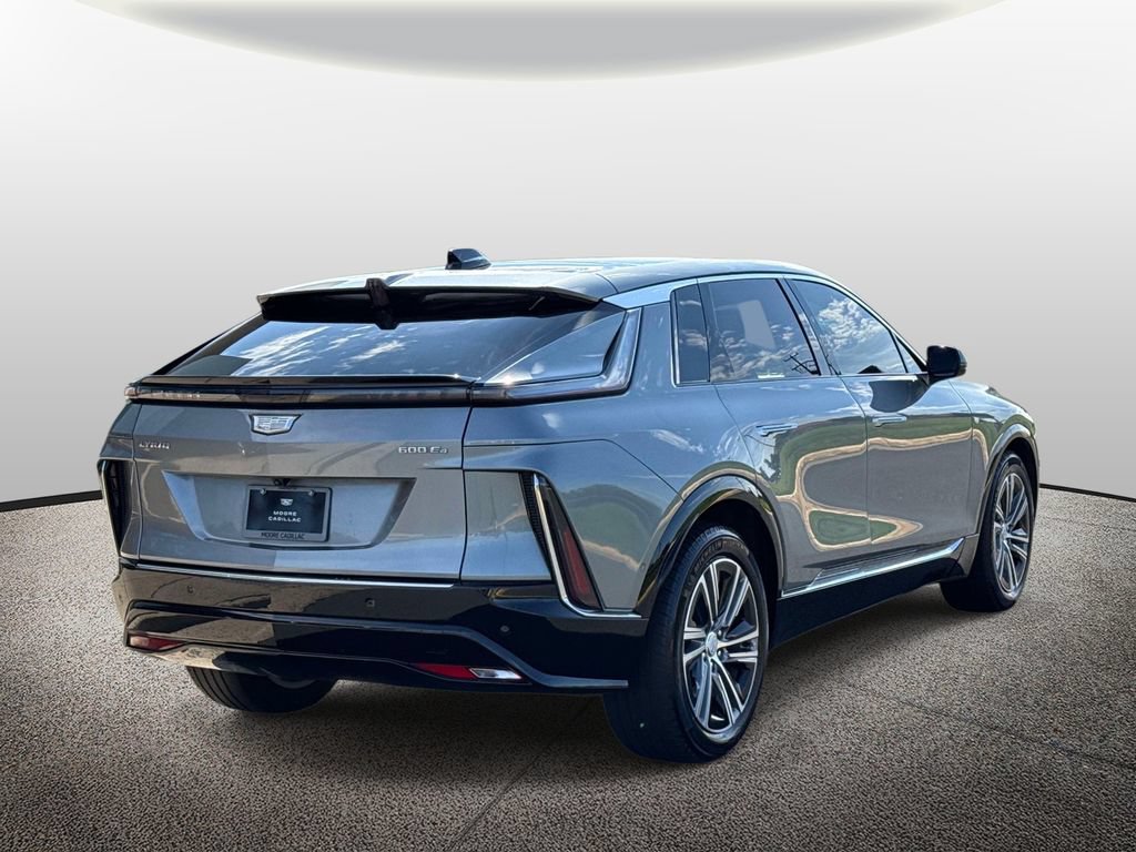 Used 2024 Cadillac Lyriq Luxury AWD/4WD image 2