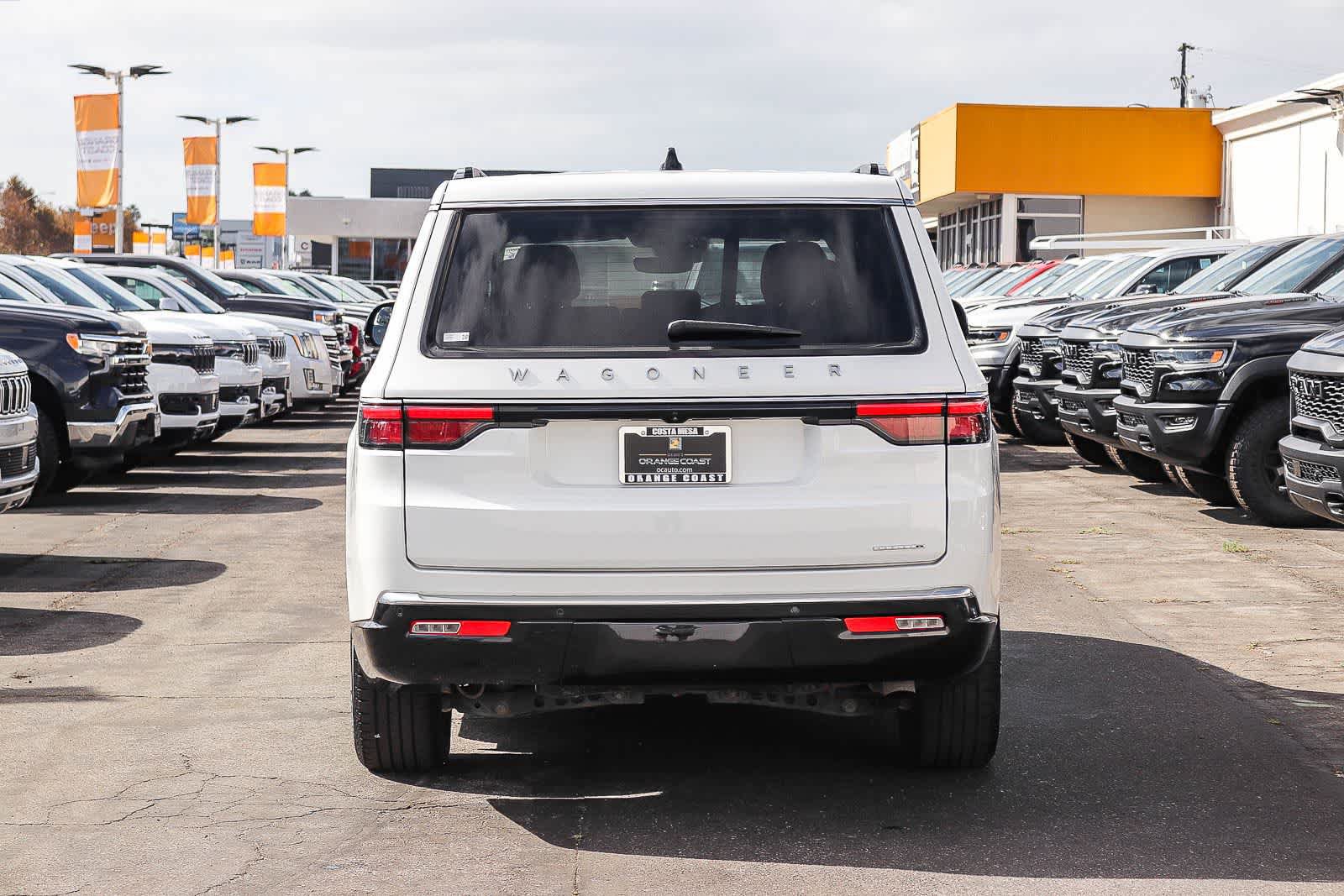 Used 2024 Jeep Wagoneer L Series II RWD image 5