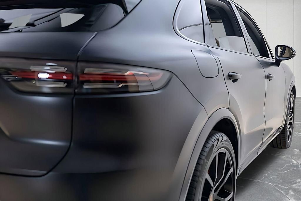 Used 2022 Porsche Cayenne Turbo image 13