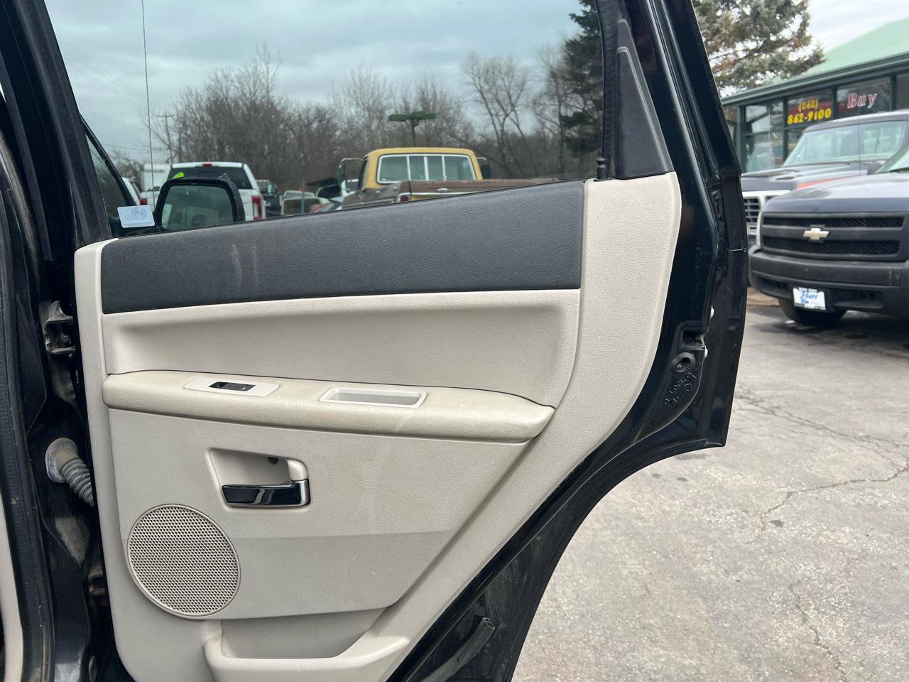 Used 2010 Jeep Grand Cherokee Limited w/ Trailer Tow Group IV image 13