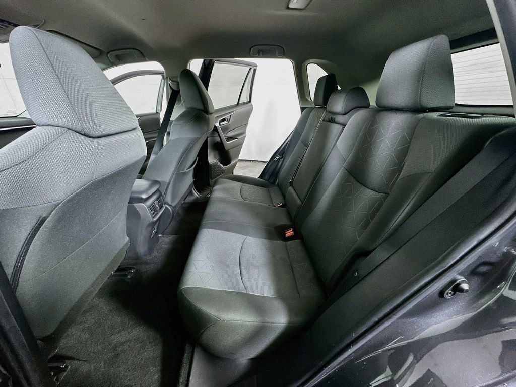 Used 2022 Toyota RAV4 XLE AWD/4WD image 16