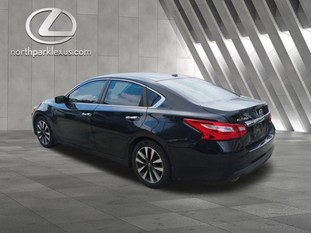 Used 2016 Nissan Altima 2.5 SV FWD image 2