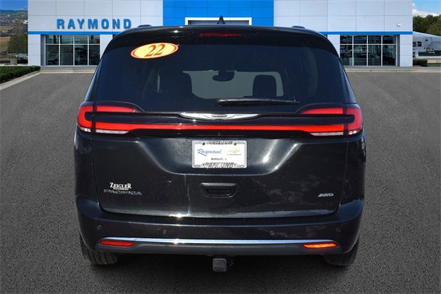 Used 2022 Chrysler Pacifica Touring-L image 4