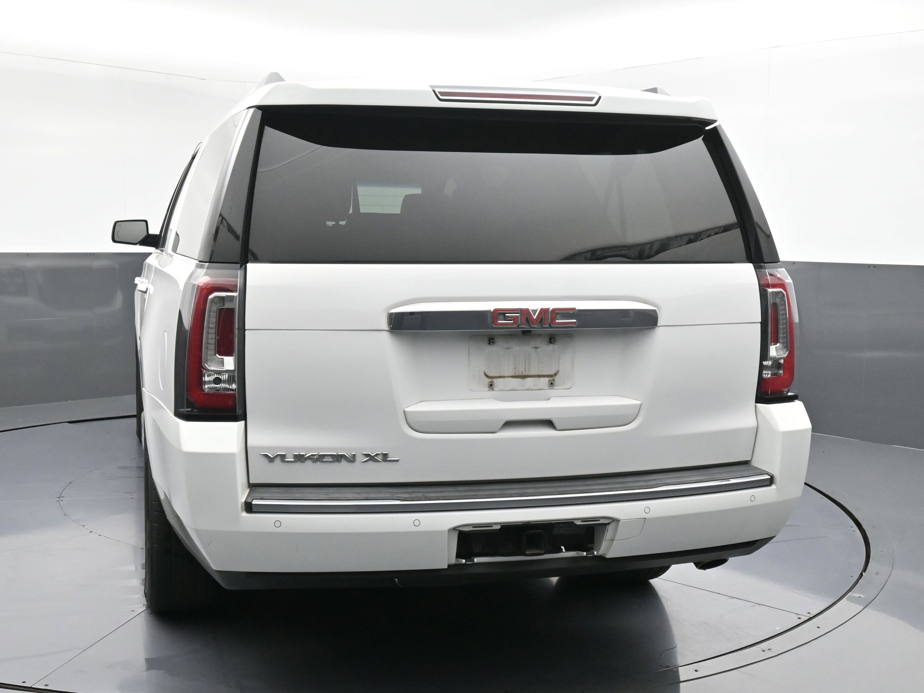 Used 2016 GMC Yukon XL Denali w/ Open Road Package image 7